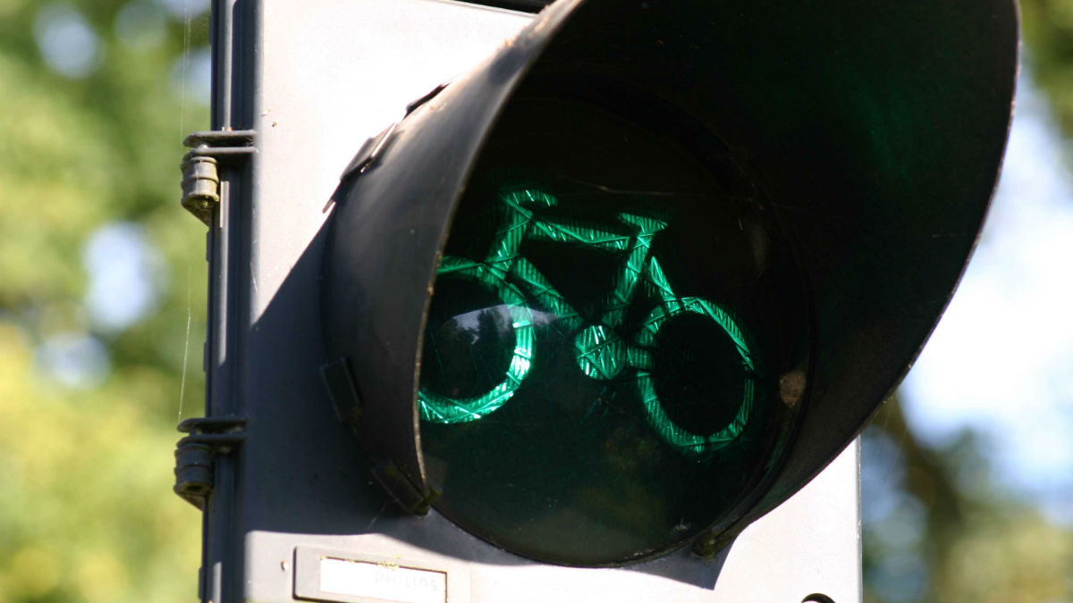 Optimization of bicycle traffic lights